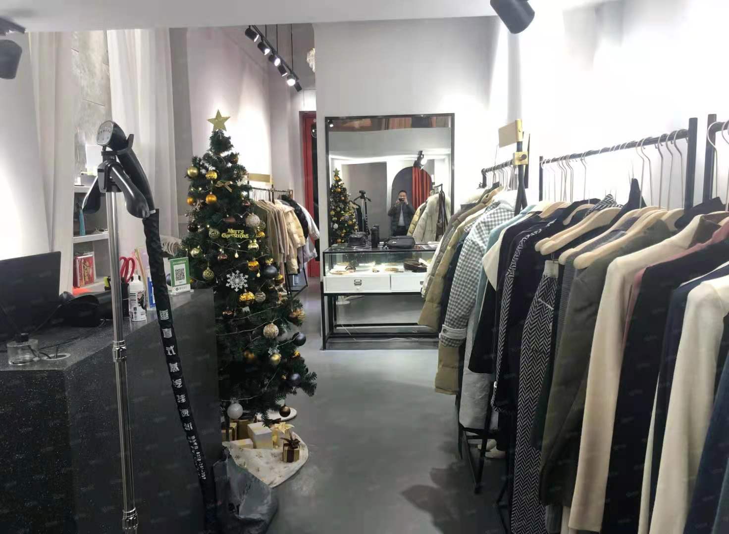 （好房源）武昌区楚河汉街服装店优价转让