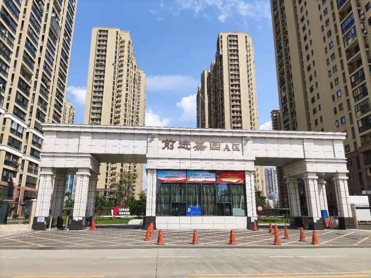 房东直租，汉阳前进嘉园万人成熟小区整栋门面，可分租