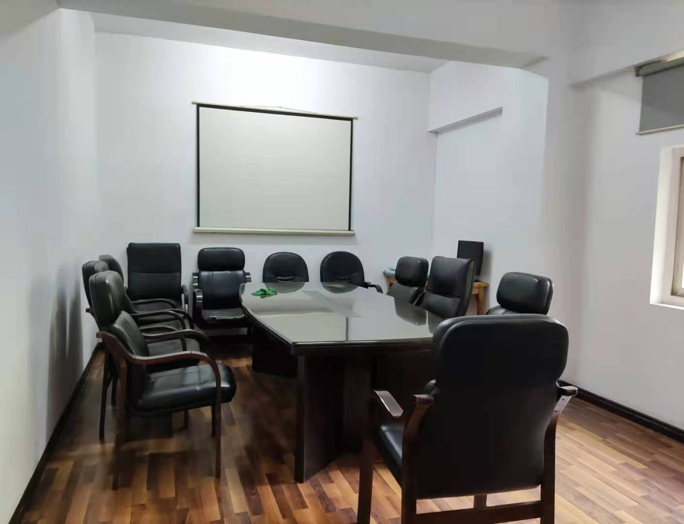 房东直售，南湖宝安花园临街精装写字楼，优价出售