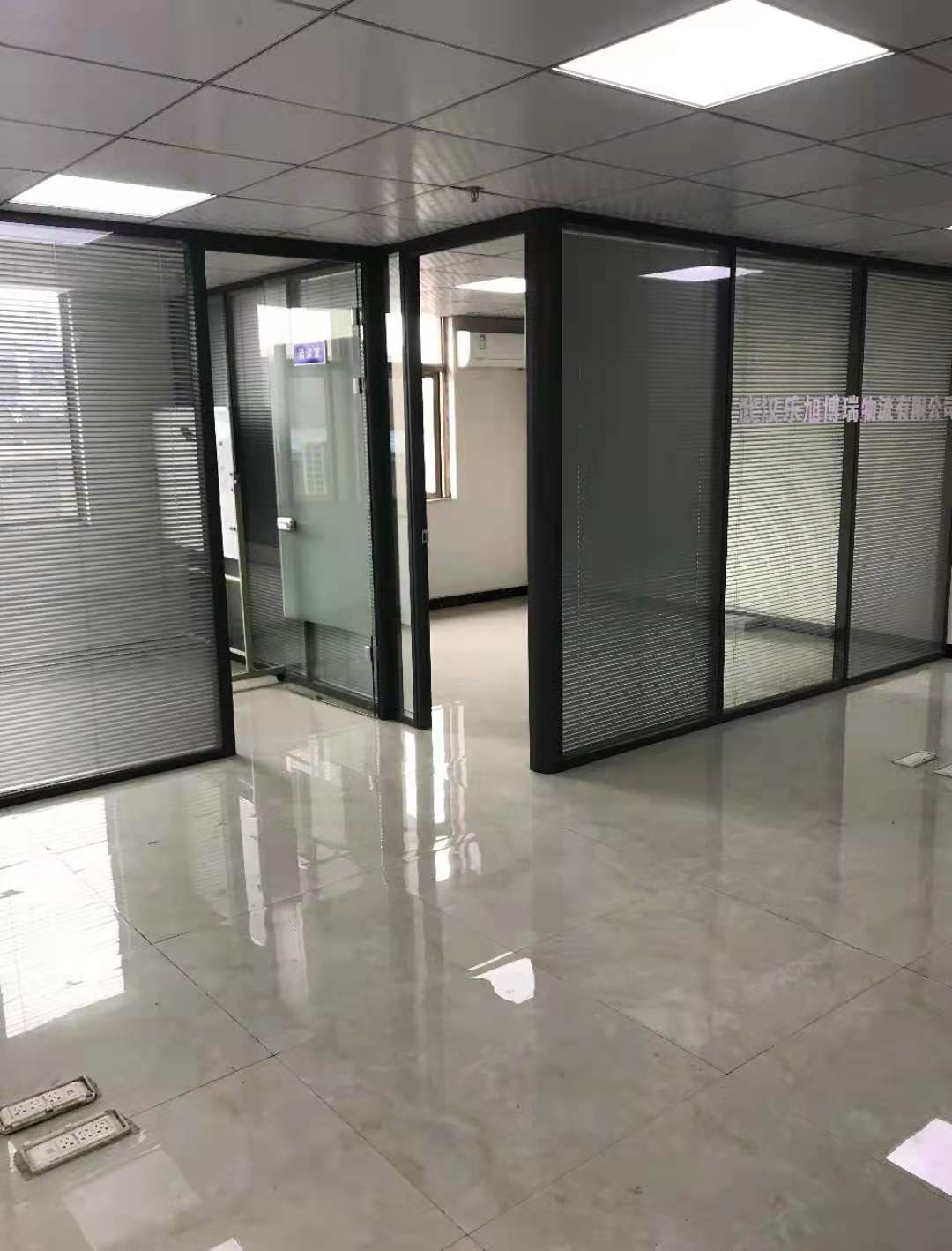 东西湖鑫斯特精装写字楼优价出租