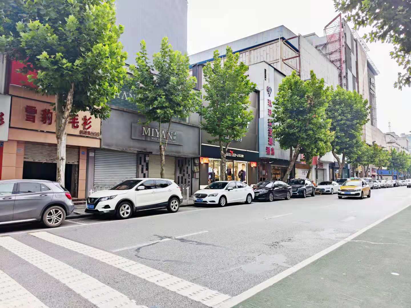 武昌区司门口1800平临街旺铺房东直租 位置好 人流大