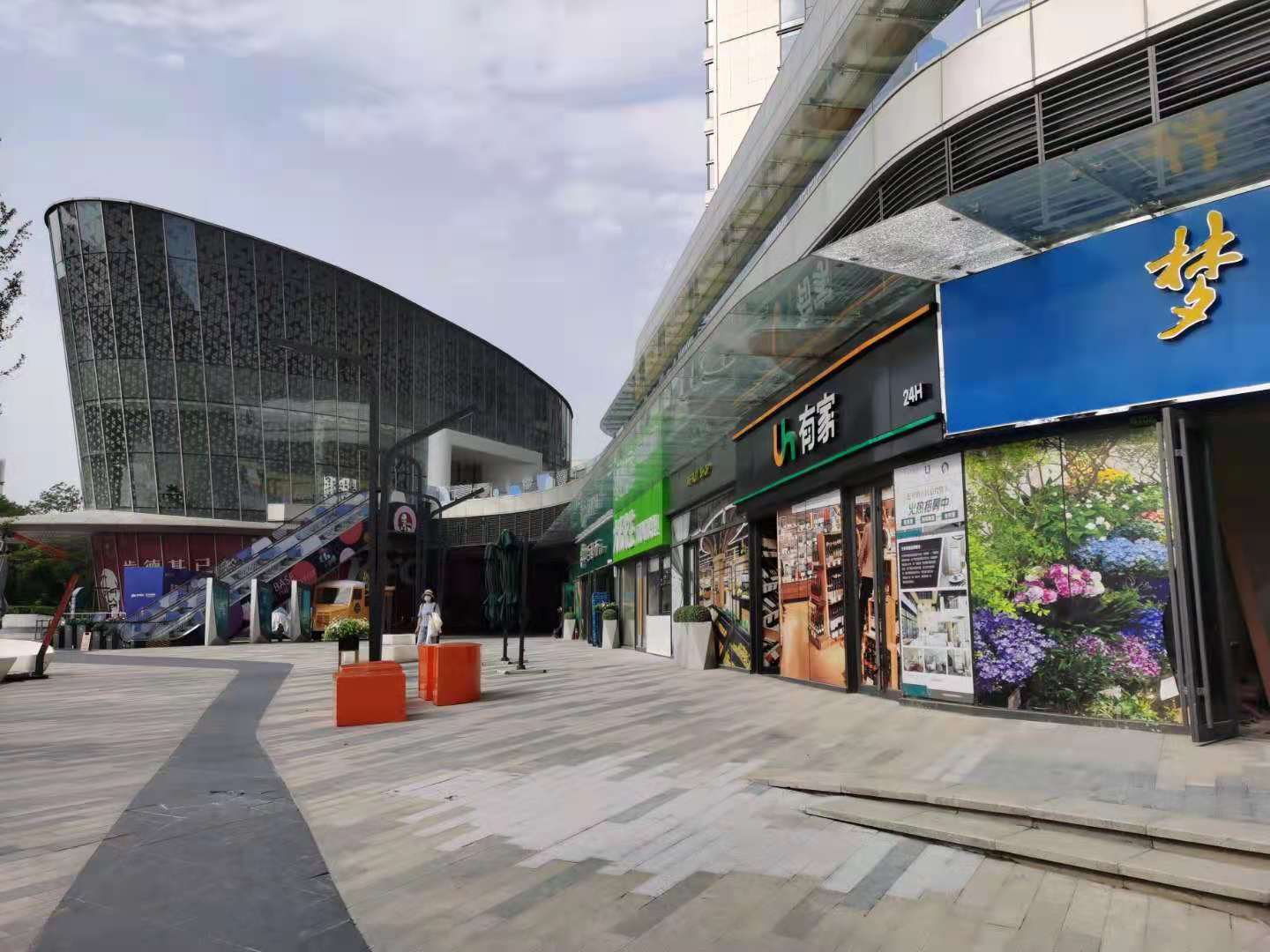 江岸中一路双地铁旁门面房东直租，可送装修期