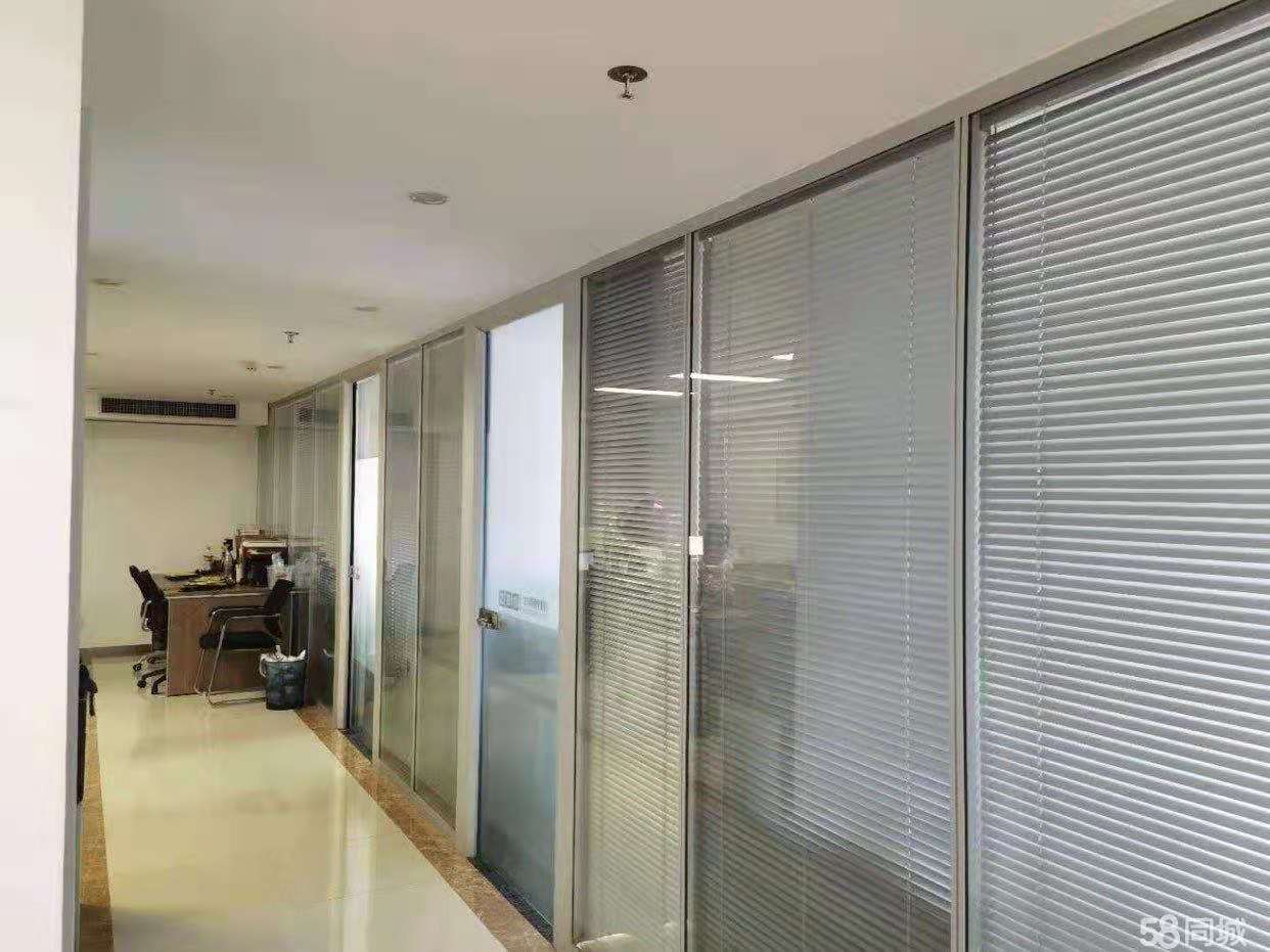 光谷广场地铁口精装写字楼带办公家具直租