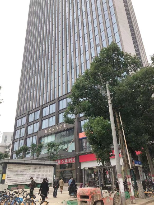 地铁口青山钰龙时代中心精装写字低价出租