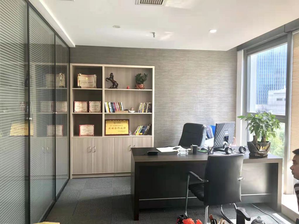 房东直租江汉精装写字楼优价出租，交通便利，配套齐全