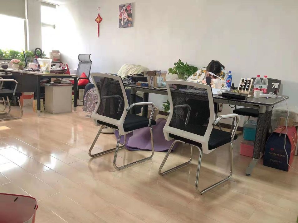 中南路银泰百货世纪广场写字楼精装修 房东直租