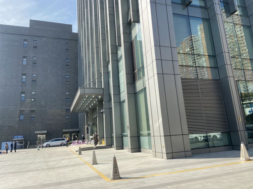 浙商大厦地铁口精装修写字楼房东直租，采光好