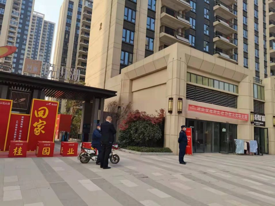 汉南区碧桂园小区正门口95平临街商铺优价出租