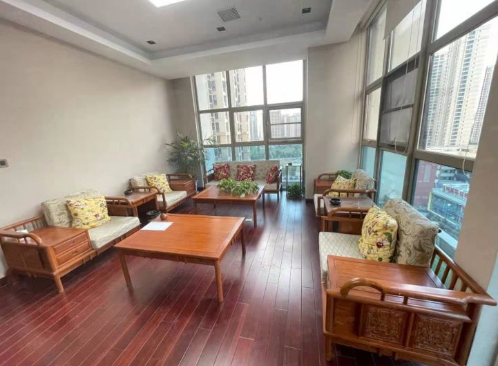 8号线旁江岸310平精装写字楼带办公家具优价直租