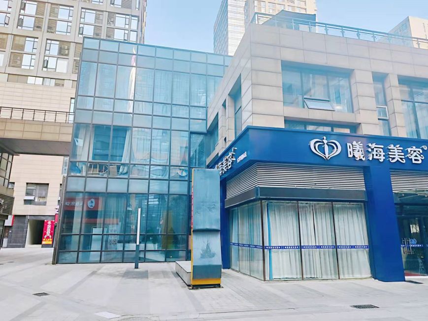 武昌水岸国际商业街门面带200平大露台房东直租 无中介费