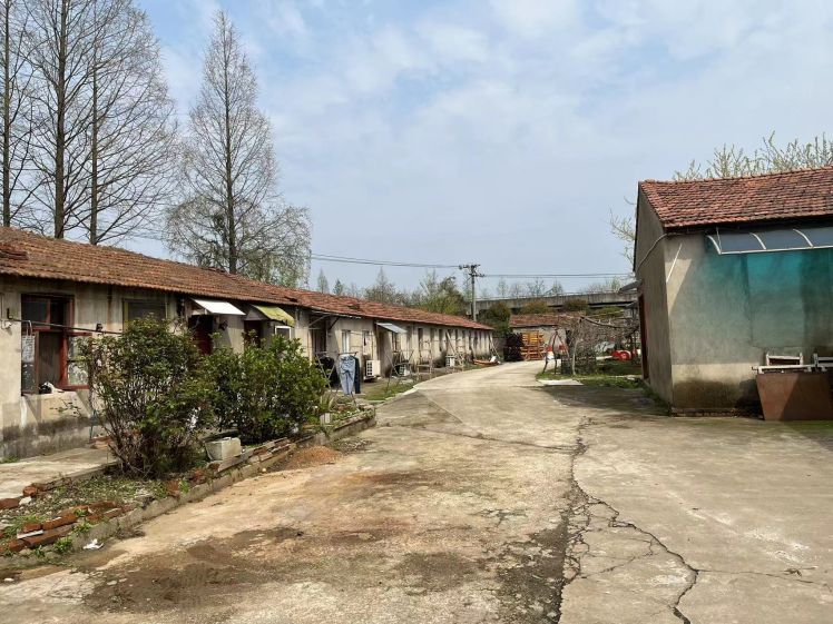 蔡甸后官湖大桥2000多平家具厂带设备转让