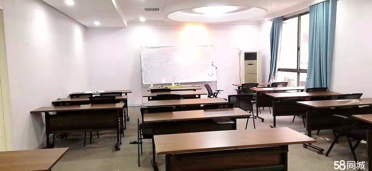 房东直租无中介费精装写字楼，地铁口交通便利优价出租