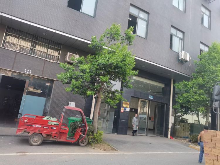 房东直售，光谷八号工坊430平厂房 交通便利