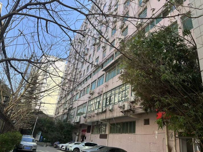 （房东直租）江岸同岸大厦300平精装写字楼 可注册