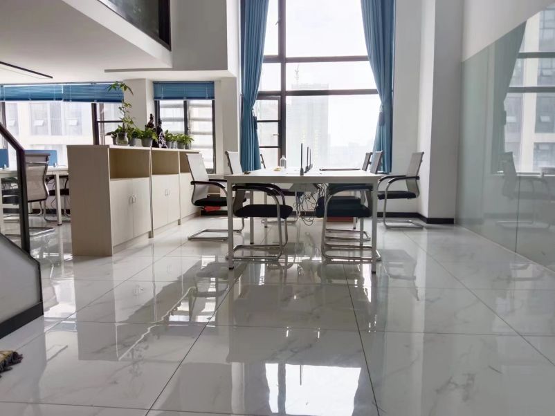 房东直租海尔国际广场精装写字楼，拎包办公优价出租