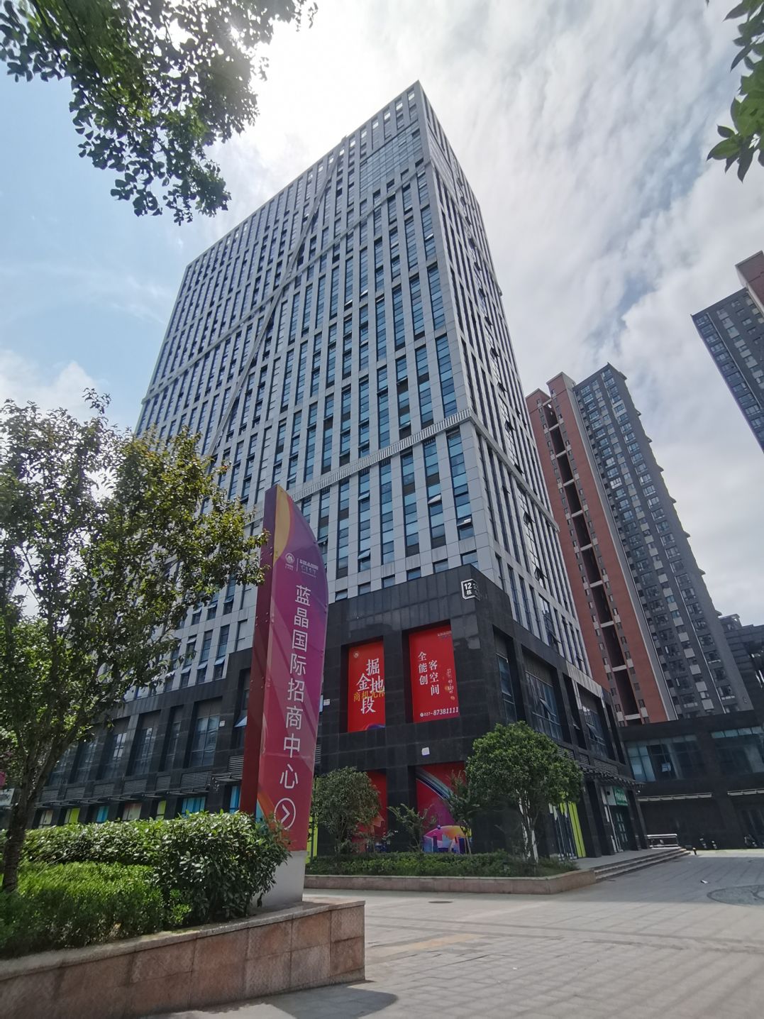 地铁口精装复式蓝晶国际12号写字楼，配置全套办公家具,拎包办公