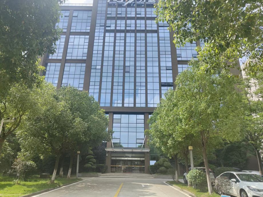 东湖高新区地铁2号线金融港旁精装写字楼房东直租