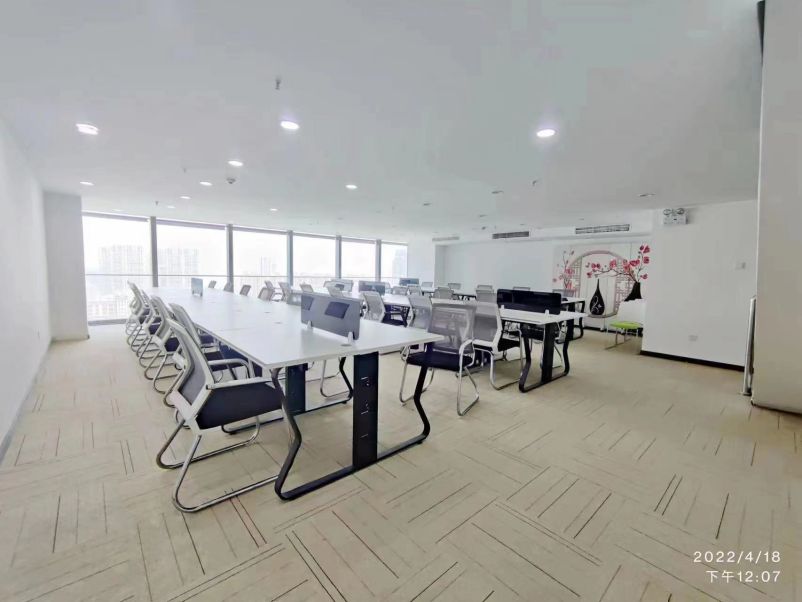 房东直租 洪山区光谷新世界T+346平精装写字楼 办公家具