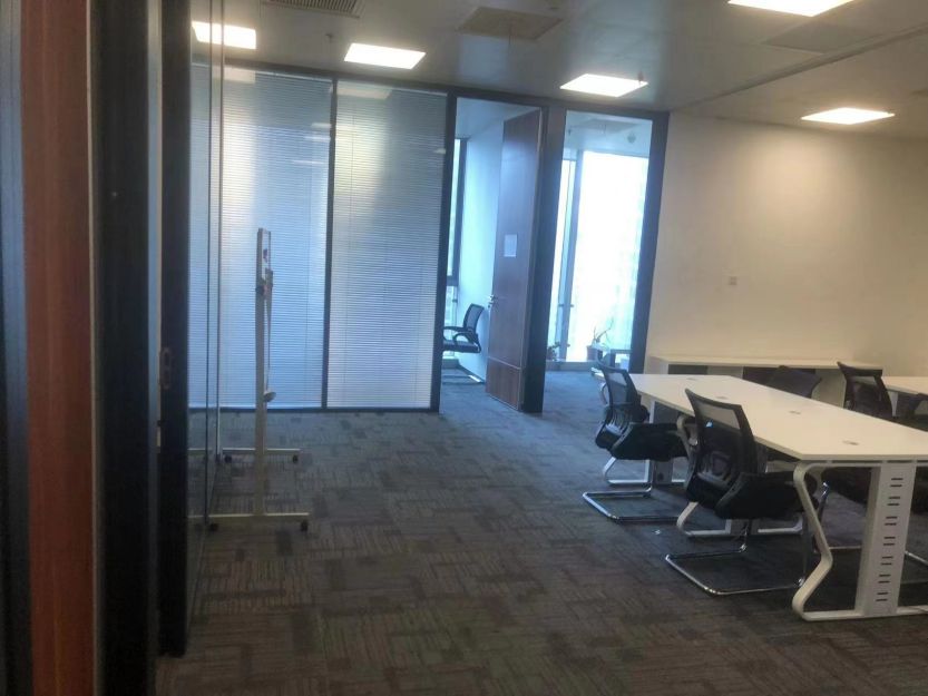 房东直租江汉世纪中心精装正对地铁口写字楼 拎包办公