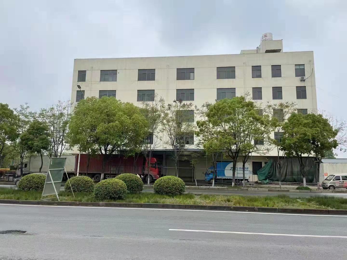 东西湖临街独栋框架仓库交通便利可分租