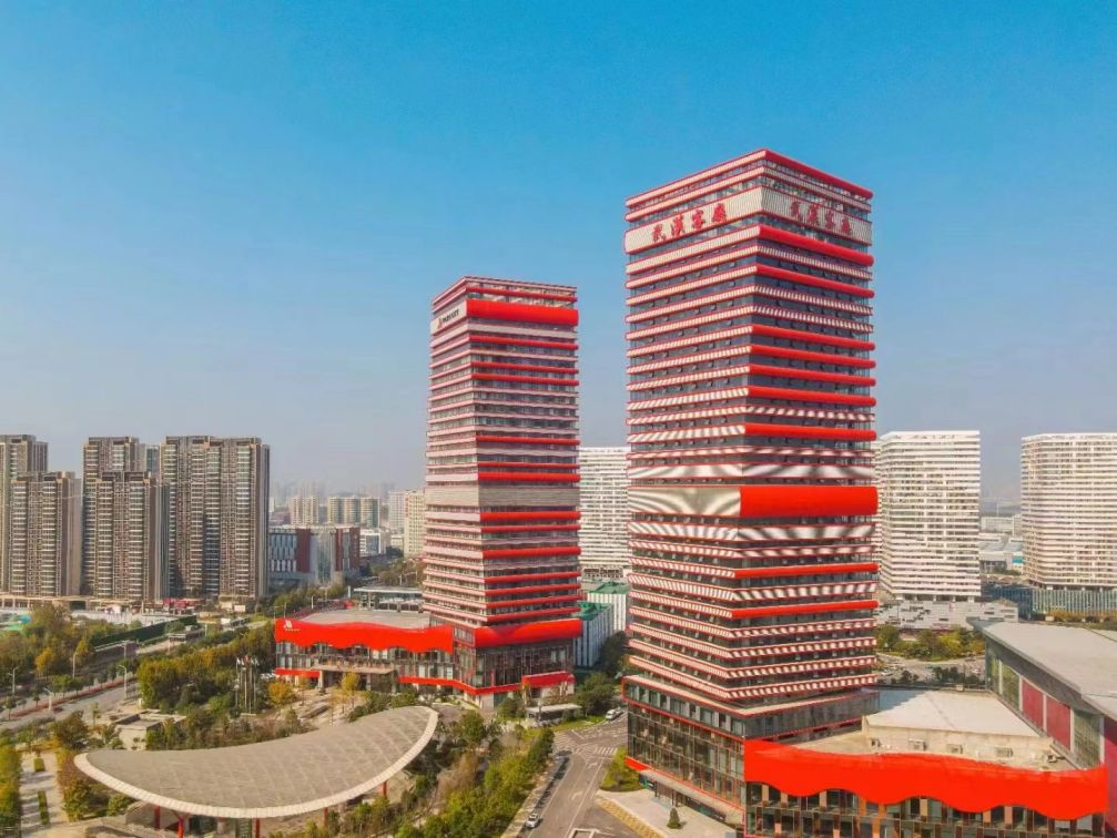 房东直租 东西湖区武汉客厅195平精装写字楼 办公家具