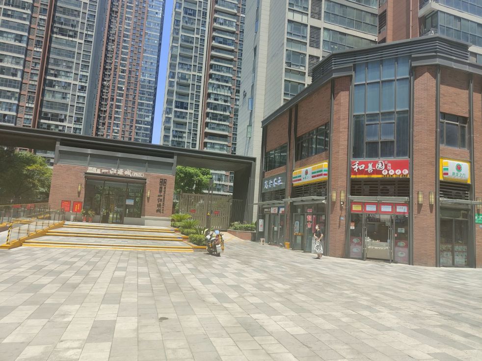 青山建设六路小区正门口便利店转让，商圈成熟客源稳定