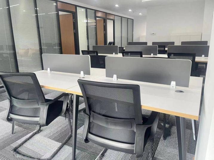 光谷世贸中心精装150平带办公家具房东优价出租