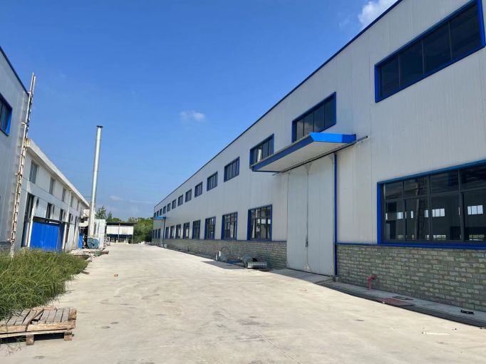 武汉周边云梦3630平钢构厂房有配套的住宿和办公