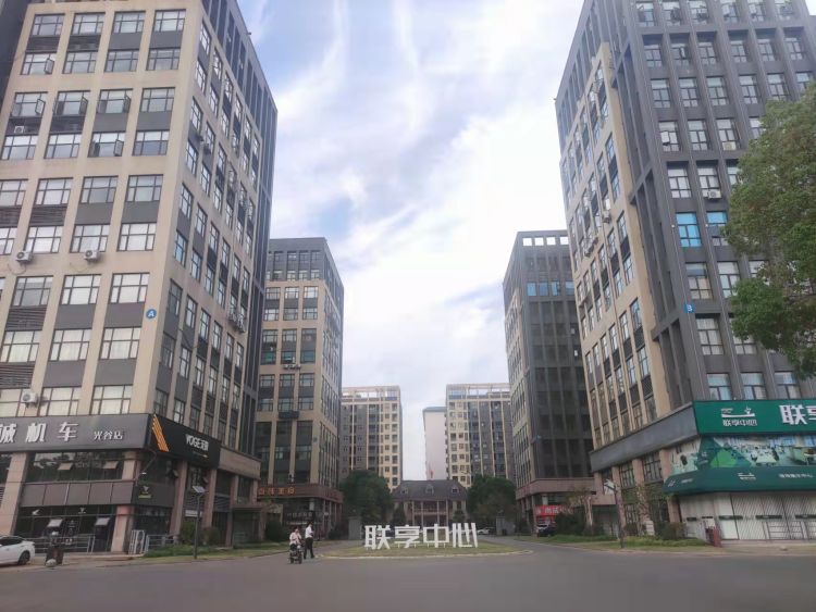 江夏光谷大道精装写字楼，交通便利优价出租