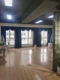 （房东直租）江汉区泛海国际223平精装写字楼优价出租 交通便利