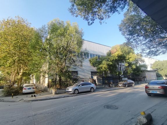 房东直租青山工人村钢构厂房 配套齐全 交通便利