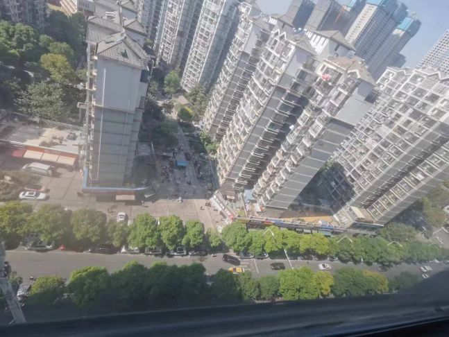 房东直租二七路航天商务广场，地铁口精装修550平优价出租