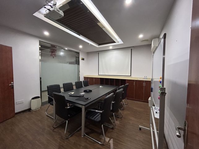 房东直租光谷总部国际300平精装办公楼优价出租