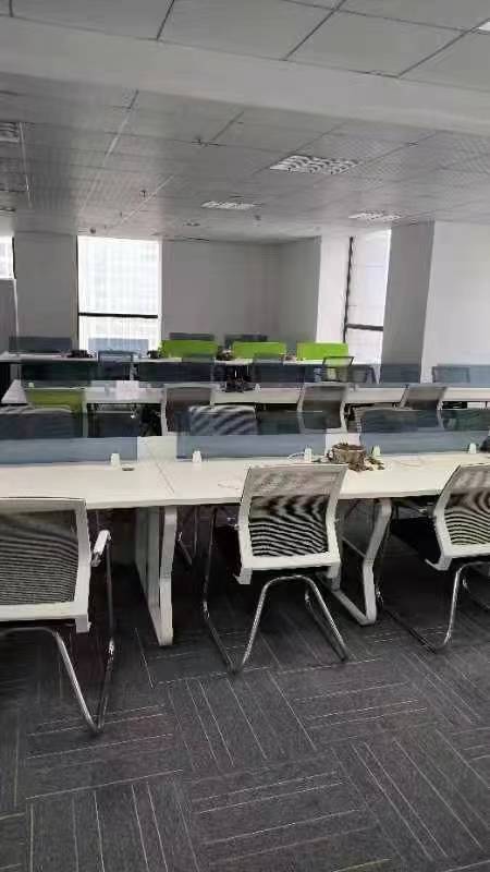 房东直租急租！光谷世贸中心写字楼300平，精装修配全套家具