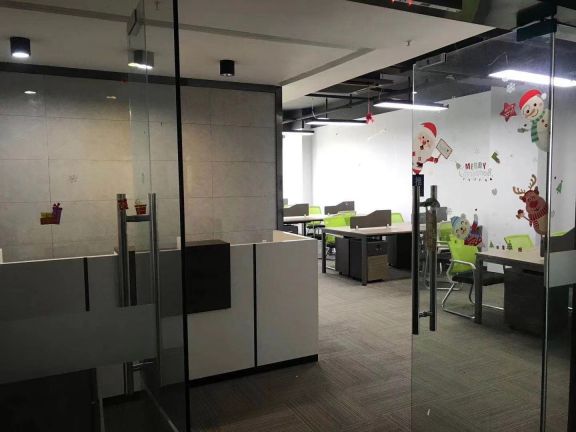 房东直租 世贸中心精装写字楼300平拎包办公，优价出租