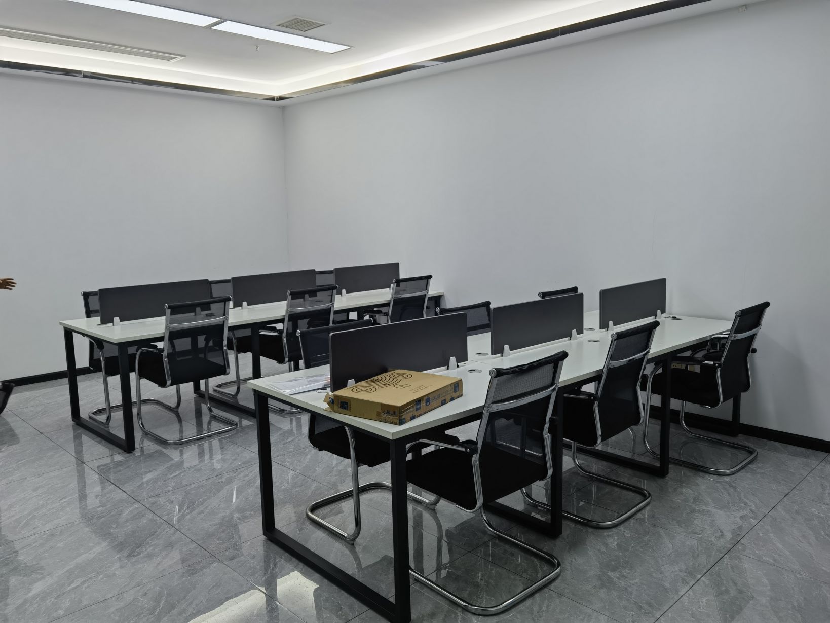 房东直租洪山关山精装写字楼130平优价出租