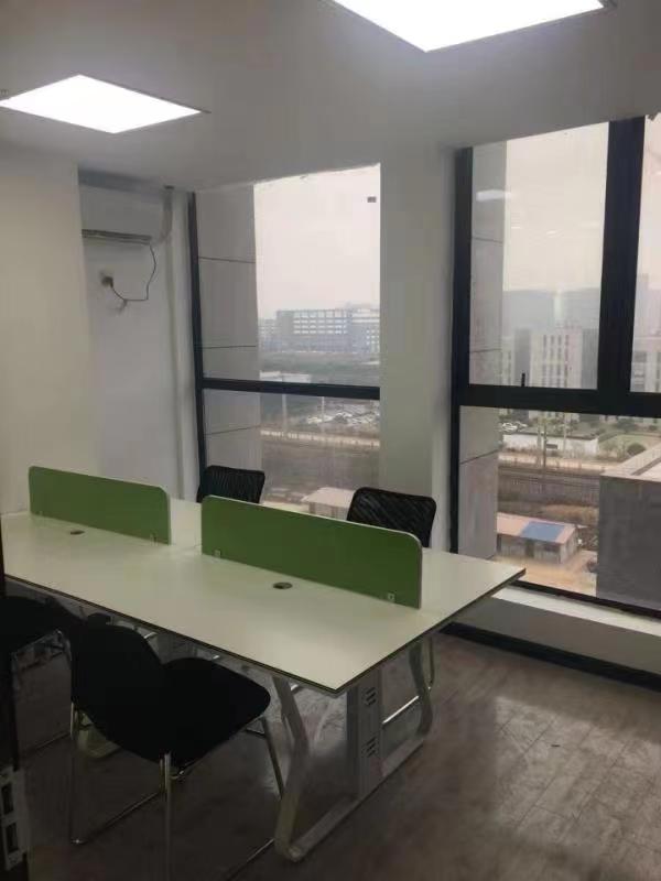 房东直租急租！光谷世贸中心写字楼84平，精装修配全套家具