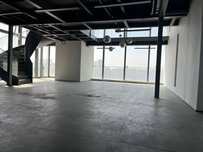 房东直租光谷新世界T+400平精装修4加1格局低价招租