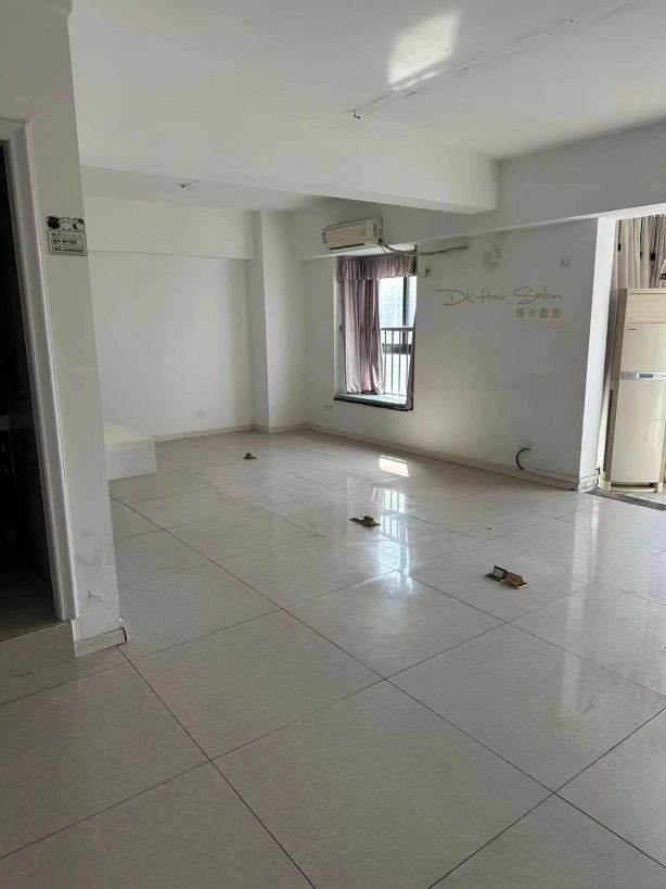 房东直租中建广场C座96平精装修低价招租