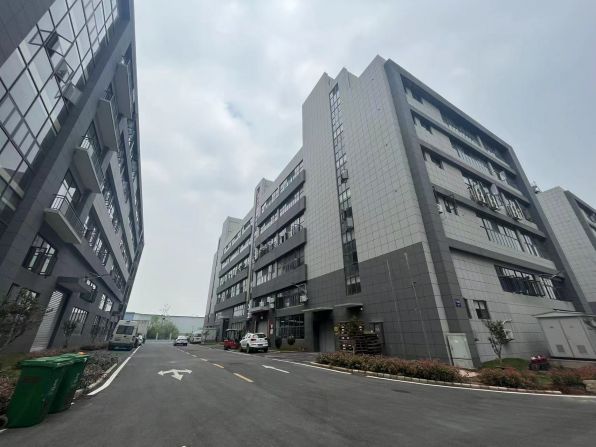 黄陂四季美农贸市场旁1810平工业园厂房优价出租