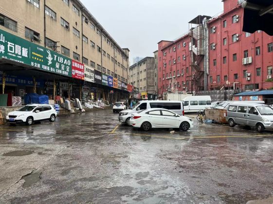 江岸解放大道临街商铺 厂房 仓库 可分租 ，交通便利 配套齐全