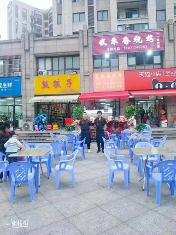 房东直租底商旺铺164平人流密集送三室一厅租房