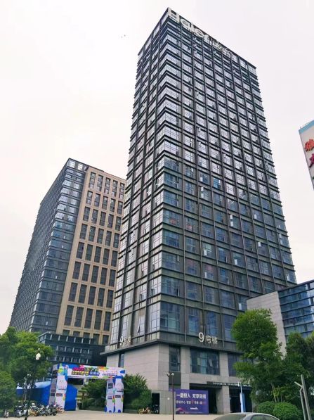 房东直租海尔国际广场精装写字楼180平，优价出租