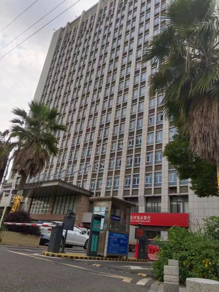 房东直租东湖高新临街旺铺1300平，优价出租