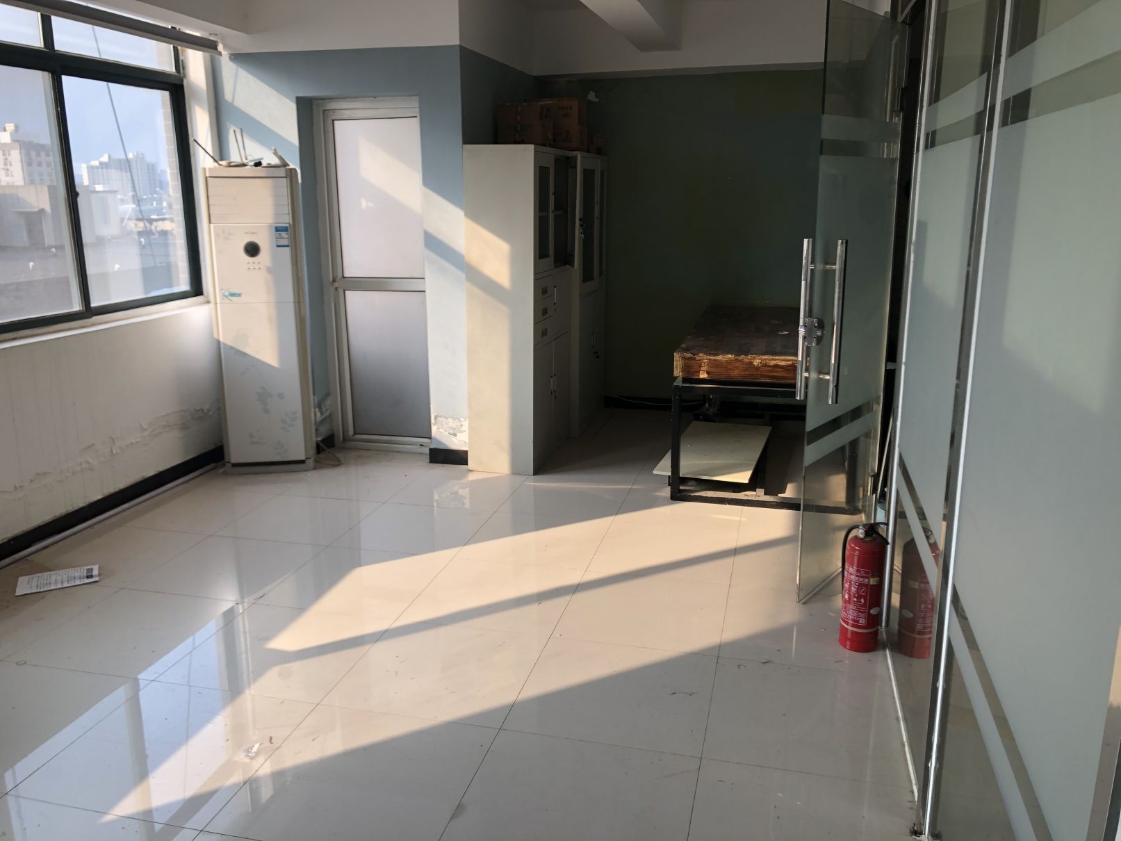 房东直租，光谷八号工坊196平 写字楼 交通便利