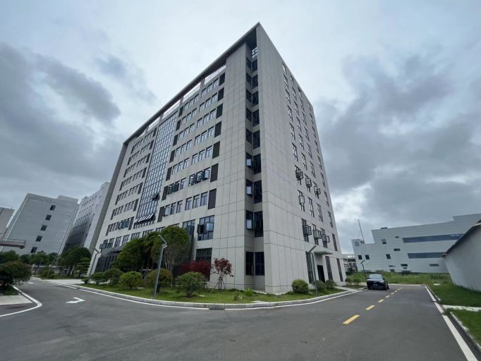武汉市东湖新技术开发区研发楼可做厂房、仓库优价出租，房东直租
