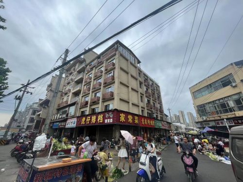 盘龙城大型菜市场 超市门口商铺房东直租
