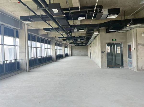 房东直租光谷软件新城686平毛坯低价甩租