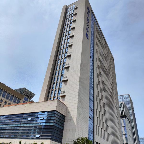 房东直租沌口财富广场210平精装修拎包办公低价甩租