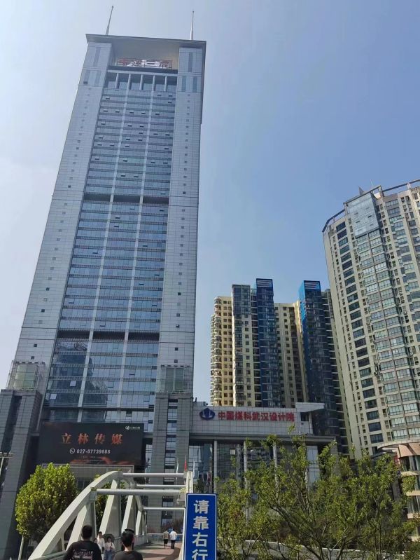 房东直租武昌武珞路210平精装写字楼,优价出租